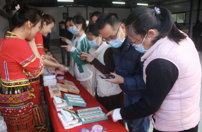 五指山毛道鄉(xiāng)首家村委會(huì)聯(lián)合創(chuàng)辦村企揭牌，開啟食用農(nóng)產(chǎn)品初加工新篇章